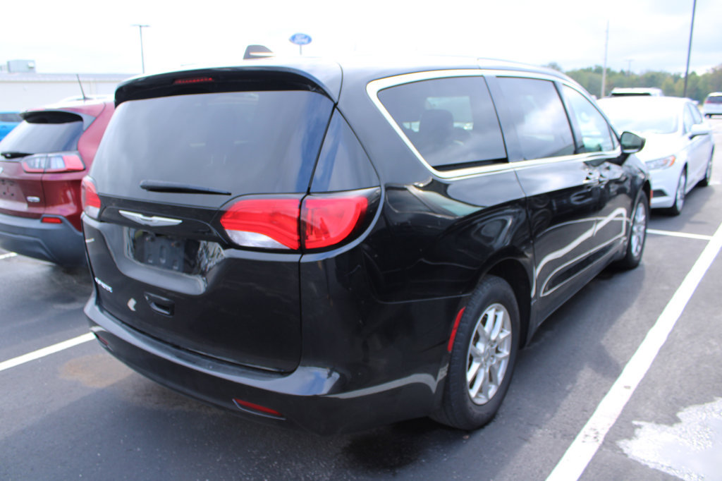 Used 2024 Chrysler Voyager LX FWD image 4