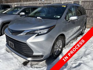 Used 2023 Toyota Sienna LE video 1