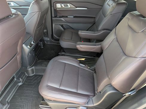 New 2026 Ford Explorer Platinum image 28