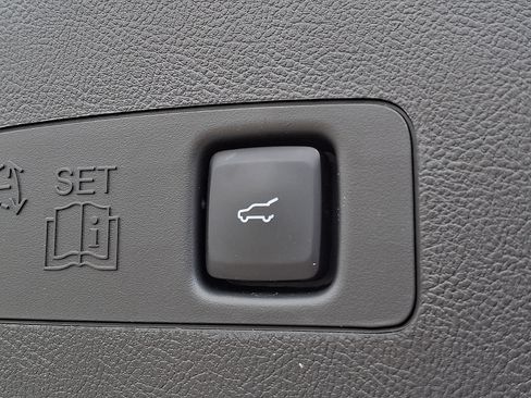 Certified 2025 Lincoln Corsair Reserve w/ Rear Removable Package Tray AWD/4WD image 30