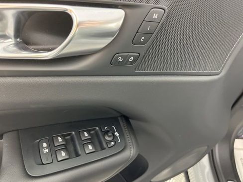 Used 2025 Volvo XC60 B5 Plus image 31