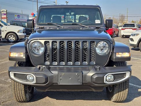 Used 2022 Jeep Gladiator Sport image 2