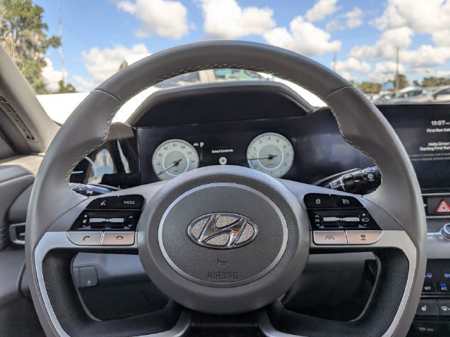 Used 2023 Hyundai Elantra SEL w/ Convenience Package FWD image 21