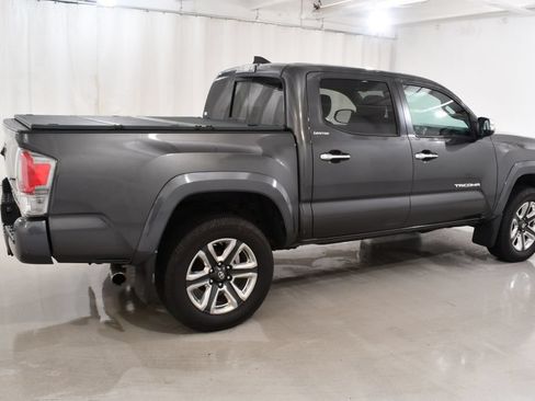Used 2017 Toyota Tacoma Limited w/ Tow Package AWD/4WD image 11