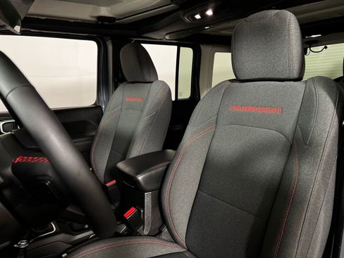 Used 2025 Jeep Wrangler Unlimited Rubicon AWD/4WD image 13