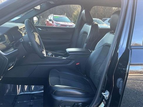 Used 2024 Jeep Grand Cherokee L Altitude image 25