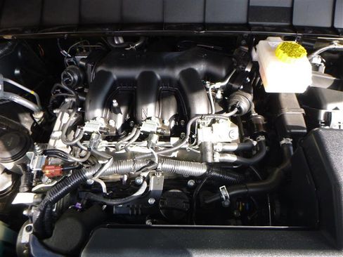 Used 2024 Nissan Pathfinder SV image 24