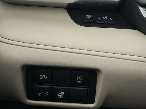 Used 2023 Toyota Highlander Limited image 20