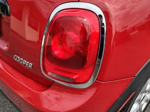 Used 2018 MINI Cooper 4-Door Hardtop FWD image 33
