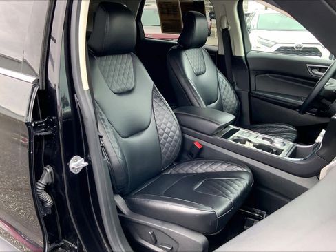 Used 2023 Ford Edge Titanium image 13