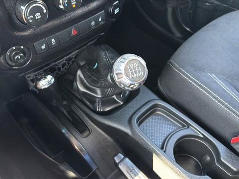 Used 2016 Jeep Wrangler Unlimited Rubicon w/ Connectivity Group AWD/4WD image 20
