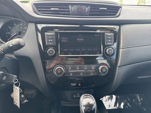 Used 2019 Nissan Rogue S AWD/4WD image 12