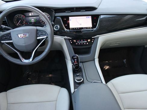 Used 2021 Cadillac XT6 Premium Luxury image 16