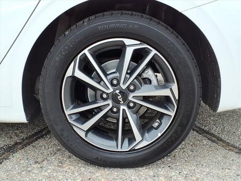 Used 2022 Kia Forte LXS image 4