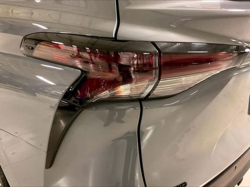 Used 2024 Toyota Sienna XLE Woodland Edition image 26