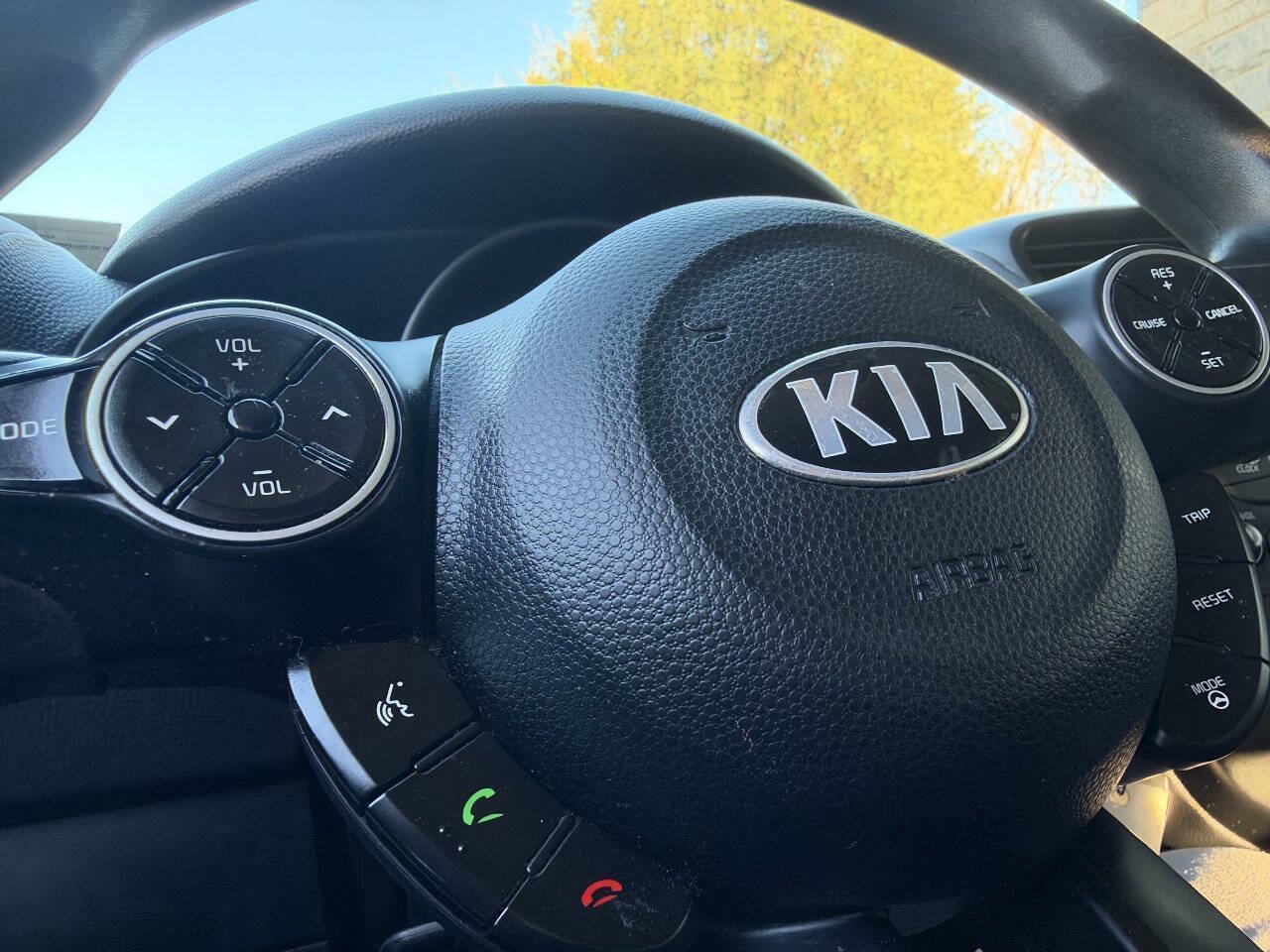 Used 2014 Kia Soul + FWD image 26