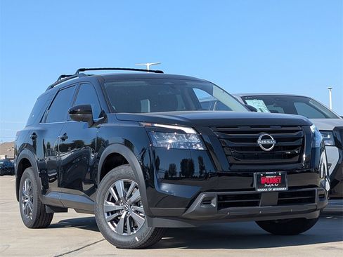 New 2025 Nissan Pathfinder SV w/ Black Appearance Package image 2
