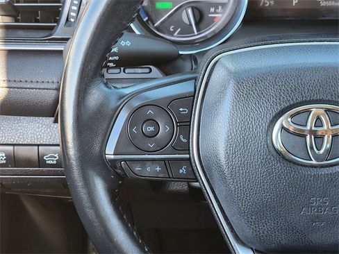 Used 2020 Toyota Camry XLE image 27