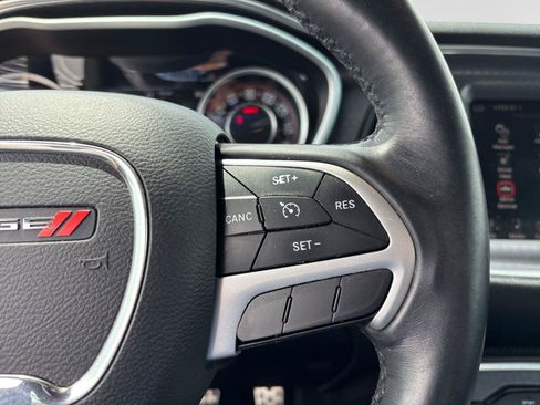 Used 2015 Dodge Challenger R/T Plus RWD image 28
