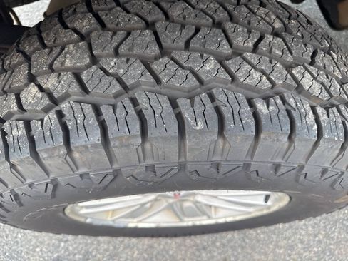Used 2014 GMC Sierra 1500 SLE w/ SLE Convenience Package AWD/4WD image 11