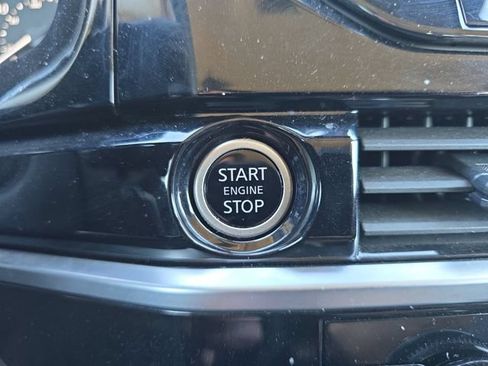 Used 2024 Nissan Pathfinder SL AWD/4WD image 29