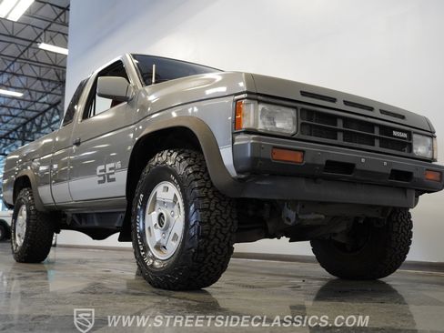 Used 1989 Nissan Pickup 4x4 King Cab V6 image 35