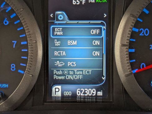 Used 2020 Toyota Sienna SE image 16