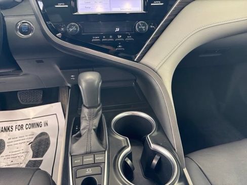 Used 2018 Toyota Camry XLE FWD image 19
