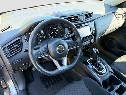 Used 2017 Nissan Rogue SV w/ SV Premium Package AWD/4WD image 9