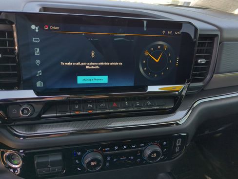 Used 2025 Chevrolet Silverado 2500 ZR2 w/ Technology Package image 25