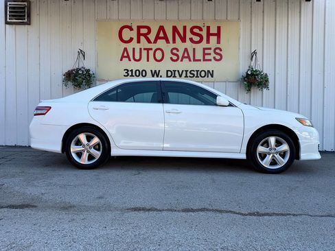 Used 2011 Toyota Camry SE w/ SE Extra-Value Pkg #1 FWD image 5