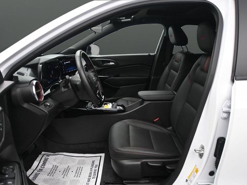 Used 2025 Chevrolet Trax RS w/ Sunroof Package FWD image 8