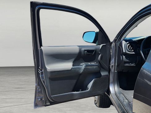 Used 2022 Toyota Tacoma SR RWD image 9