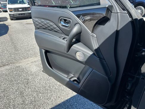 Used 2024 INFINITI QX80 Sensory image 21