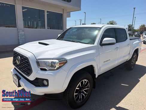Used 2020 Toyota Tacoma TRD Sport RWD image 1