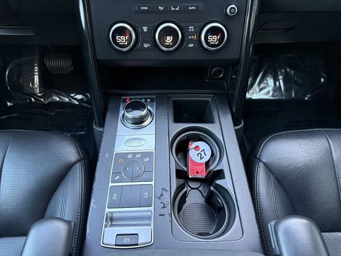 Used 2020 Land Rover Discovery SE AWD/4WD image 25