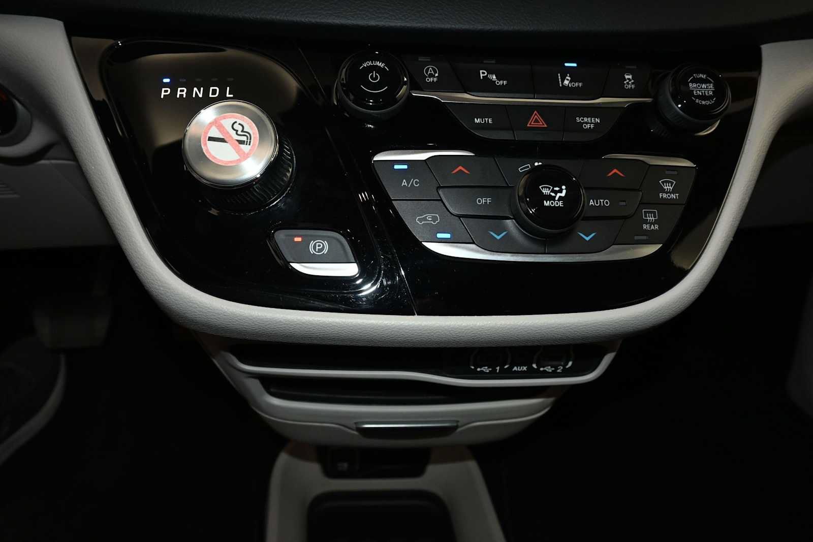 Used 2023 Chrysler Pacifica Touring-L FWD image 19