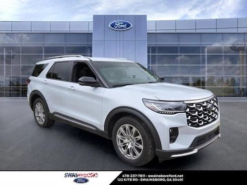 Certified 2025 Ford Explorer Platinum RWD image 1