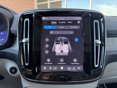 Used 2023 Volvo XC40 B4 Plus w/ Protection Package Premier FWD image 21