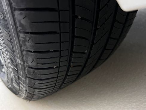 Used 2025 Lexus ES 300h w/ Premium Package image 28