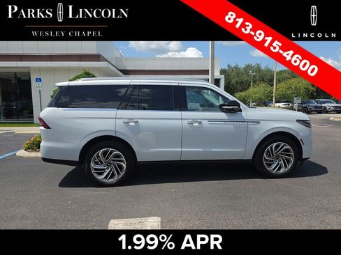 Certified 2025 Lincoln Navigator Reserve AWD/4WD image 3