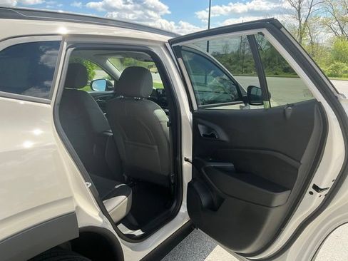 New 2026 Chevrolet Trax ACTIV w/ Sunroof Package FWD image 18