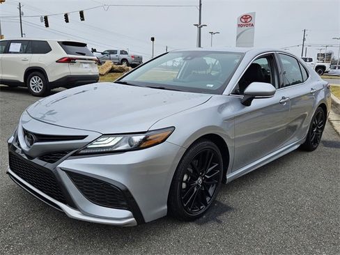 Used 2023 Toyota Camry XSE image 3