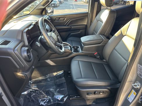 Certified 2025 Chevrolet Colorado Trail Boss w/ Midnight Edition image 10