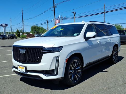 Used 2024 Cadillac Escalade ESV Sport Platinum AWD/4WD image 3