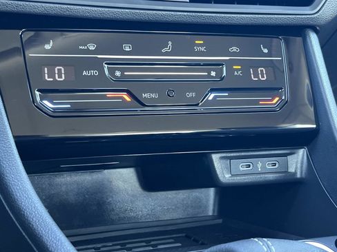 Certified 2025 Volkswagen Jetta SE image 15