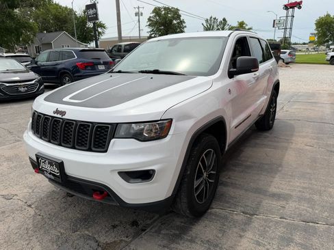 Used 2017 Jeep Grand Cherokee Trailhawk AWD/4WD image 4