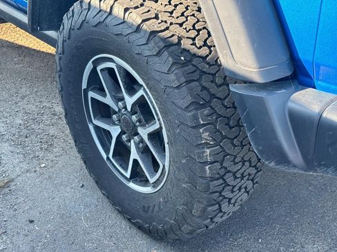 Used 2025 Jeep Wrangler Unlimited Rubicon w/ Convenience Group AWD/4WD image 13