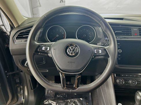 Certified 2021 Volkswagen Tiguan SE w/ Panoramic Sunroof Package AWD/4WD image 11