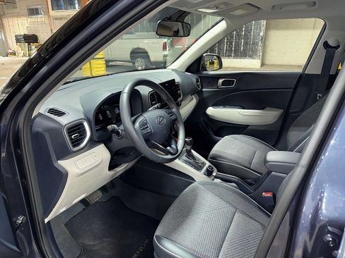 Used 2023 Hyundai Venue Limited FWD image 27